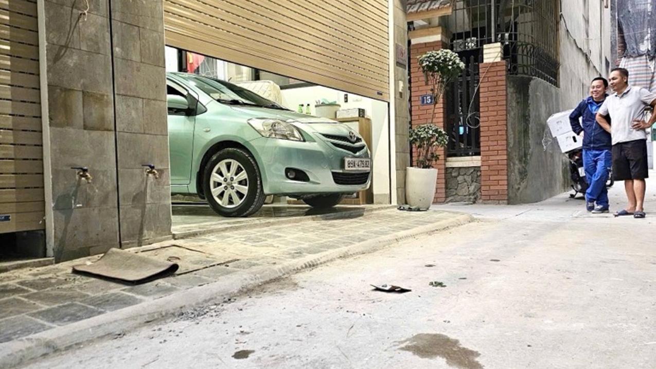 Bán nhà riêng 35 m2 phố Nguyễn Sơn, quận Long Biên, ô tô vào nhà, thang máy