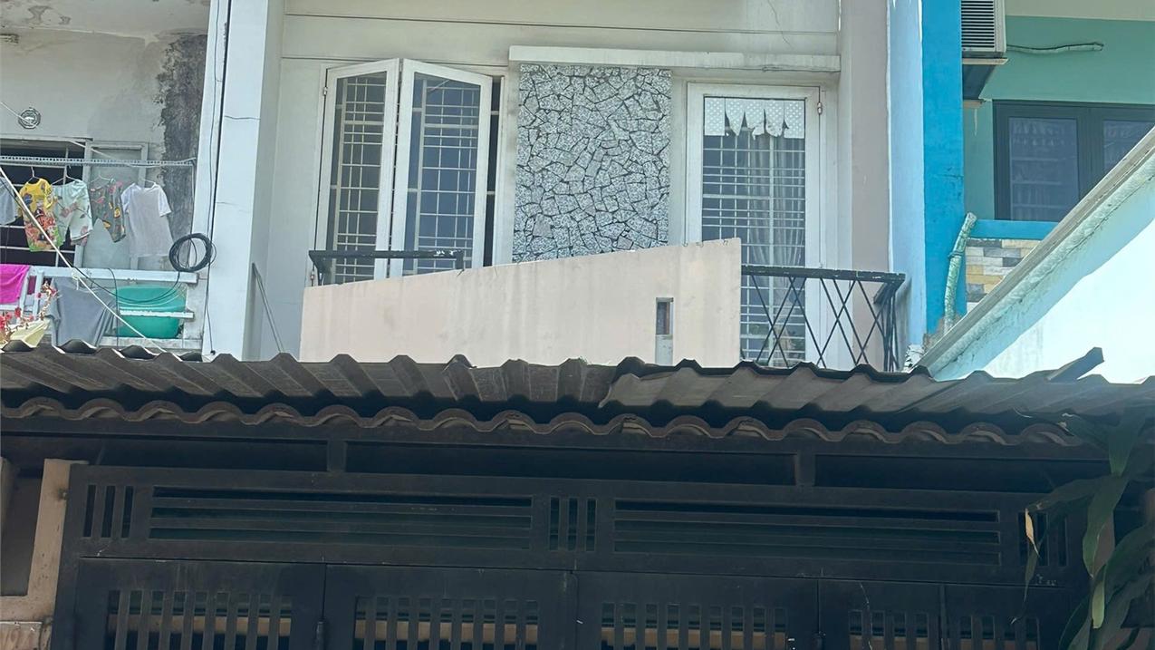 Bán nhà riêng 80m2 hẻm xe hơi Đường Mã Lò Bình Tân sổ hồng vuông vức chỉ 6,8 tỷ
