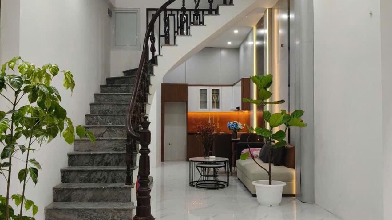 Bán nhà riêng 40m2 trên đường Nguyễn Khoái Hoàng Mai Hà Nội tiện ích đầy đủ