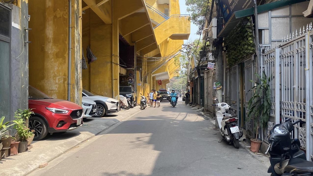 Bán nhà phố Trịnh Hoài Đức quận Đống Đa Hà Nội 39m2 3 tầng ô tô tránh kinh doanh sầm uất