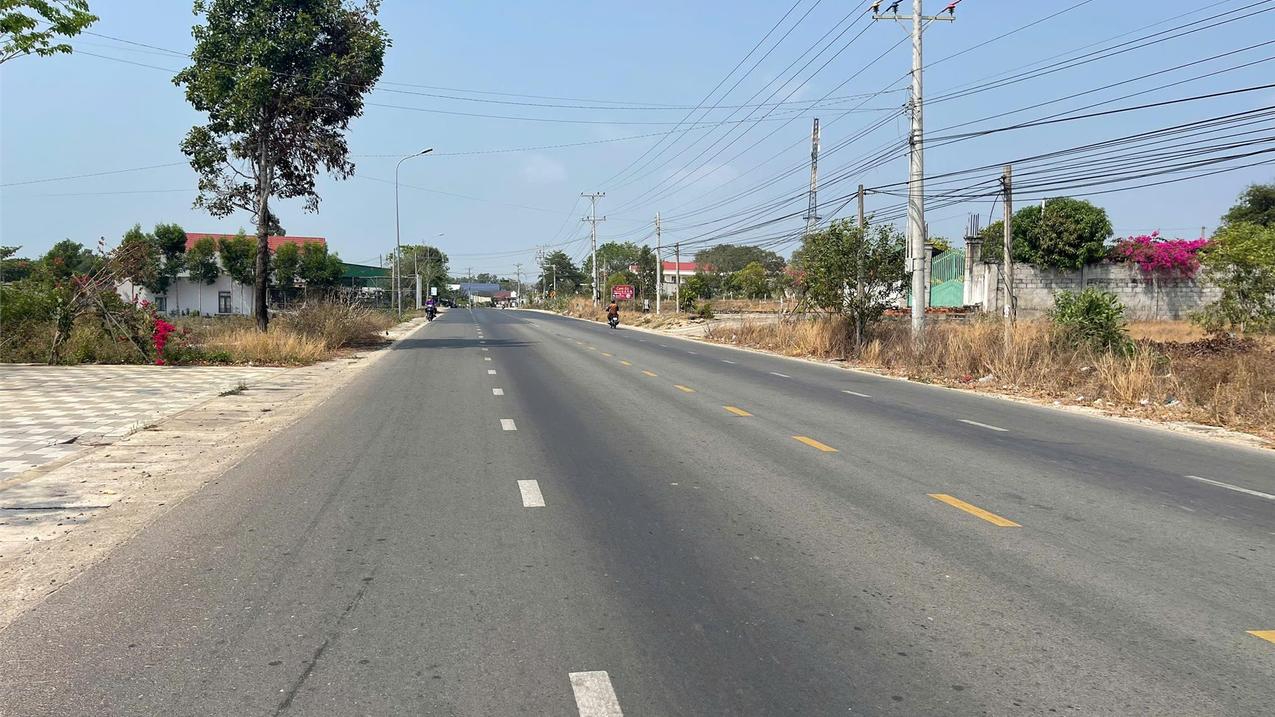 Bán đất thổ cư Đường Nguyễn Chí Thanh Tân Bình La Gi Bình Thuận 1128m2 giá 4.78 triệu/m2
