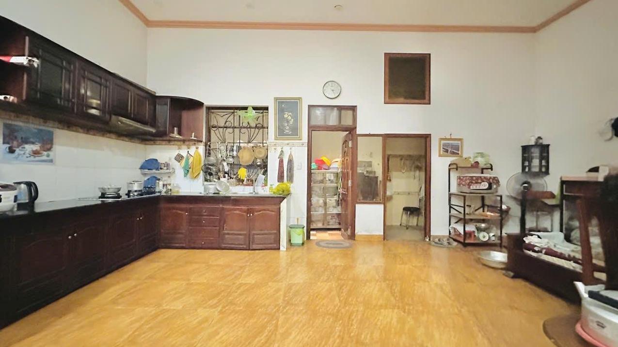 Bán nhà hẻm xe hơi, diện tích 87m2, 6 phòng ngủ, sổ hồng riêng hoàn công đầy đủ, giá 8.7 tỷ