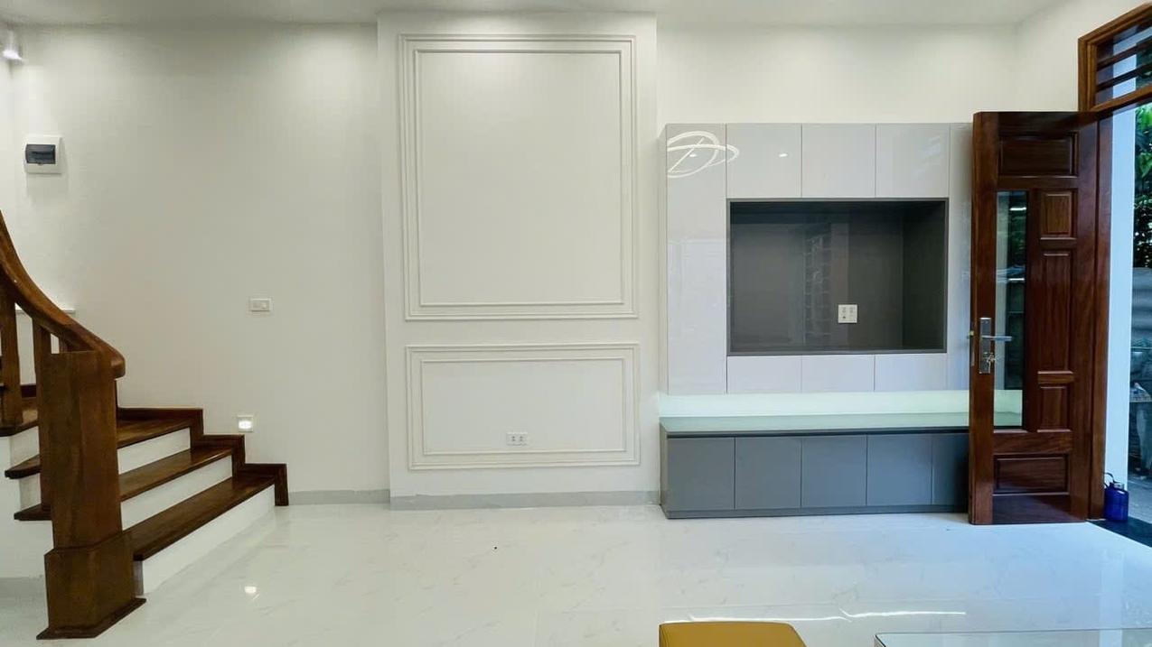 Bán nhà ngã tư Canh, Vân Canh, diện tích 30m2, giá 5.4 tỷ, cách chợ Canh 100m