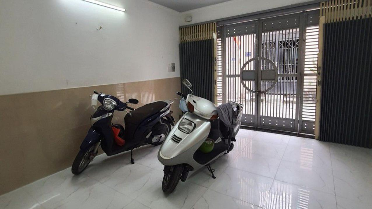 Bán nhà riêng đường Văn Cao Tân Phú 36m2 2 tầng xe hơi đậu ngay cổng AEON