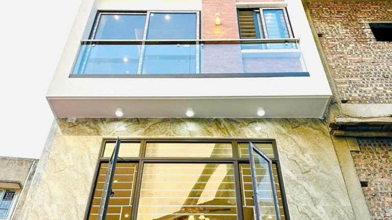 Nhà riêng bán đường Phố Trạm Long Biên 40m2 giá 6,7 tỷ đầy đủ nội thất