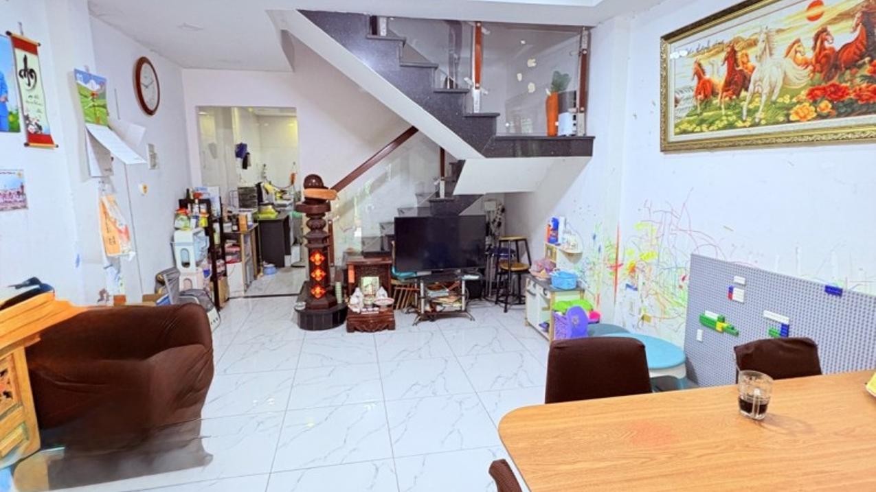Nhà đẹp gần đầm sen 5pn trước nhà 3.5m 1 căn ra hkd xh 6m chỉ 5.9 tỷ