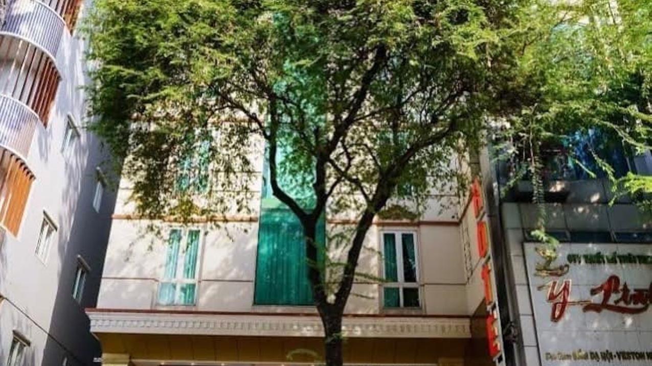 Bán khách sạn 45 phòng mặt tiền Quốc Lộ 22 Hóc Môn diện tích 400m2