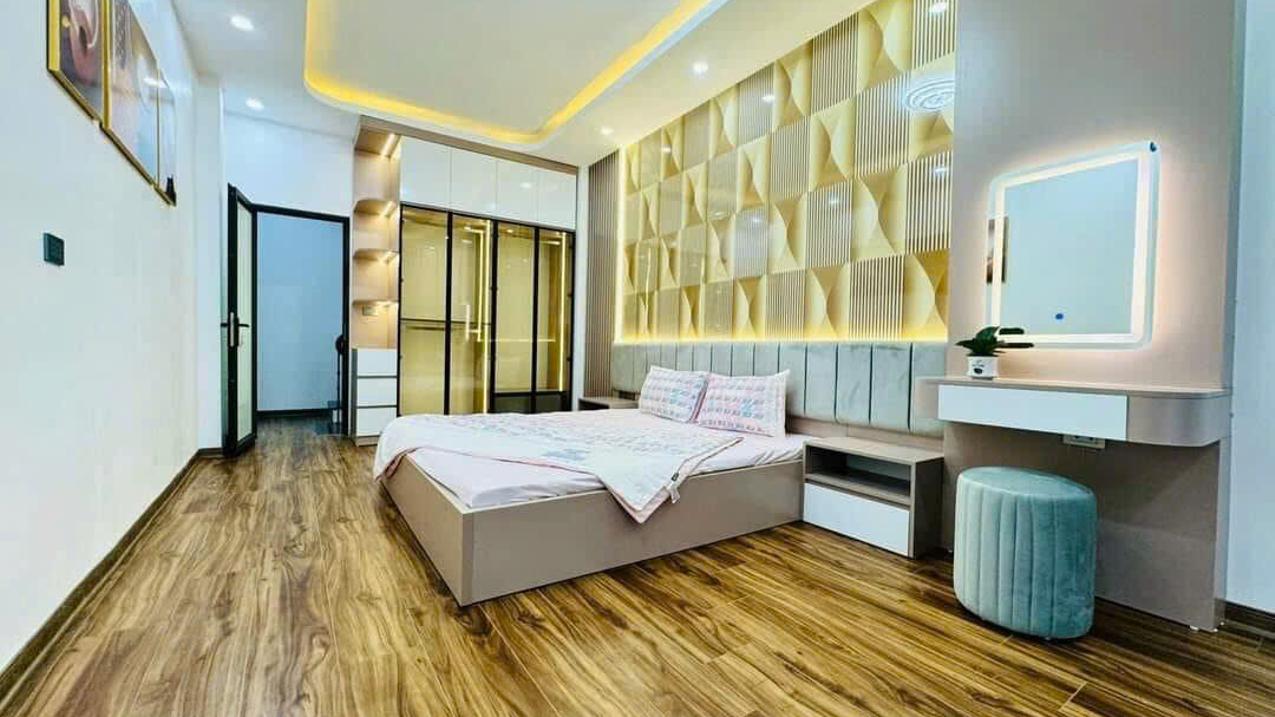 Bán nhà riêng đường Nguyễn Văn Cừ quận Long Biên diện tích 52m2 6 tầng thang máy mới