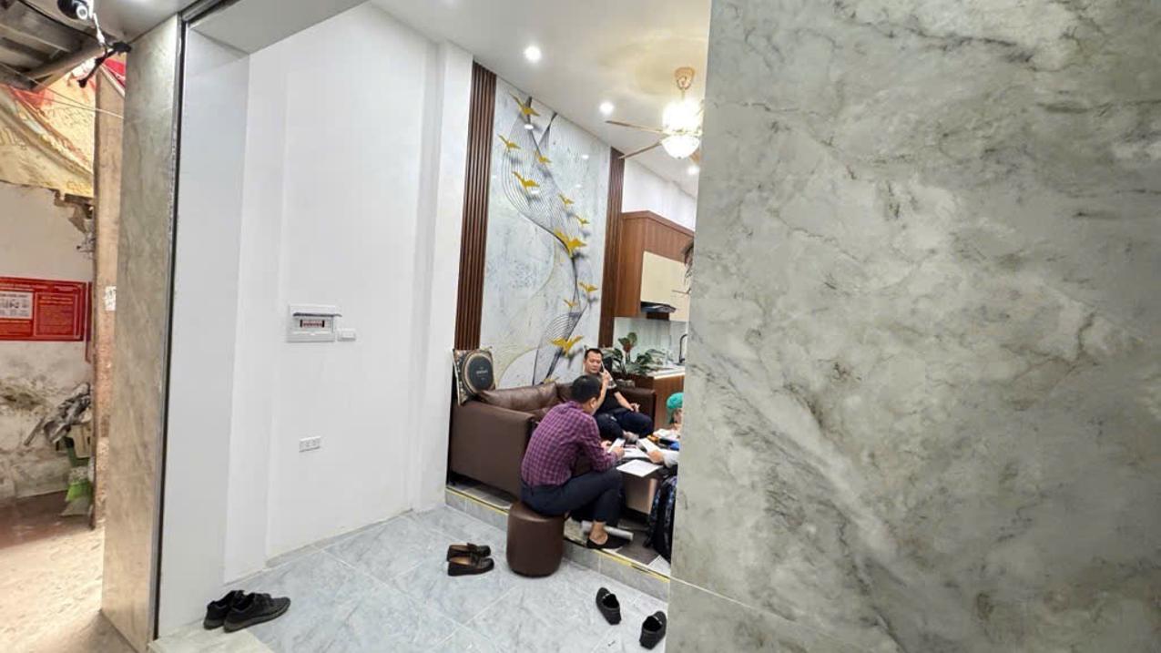 Bán nhà riêng lô góc tại Đường 10 Đội Cấn Ba Đình, diện tích 26m2, giá 6,3 tỷ