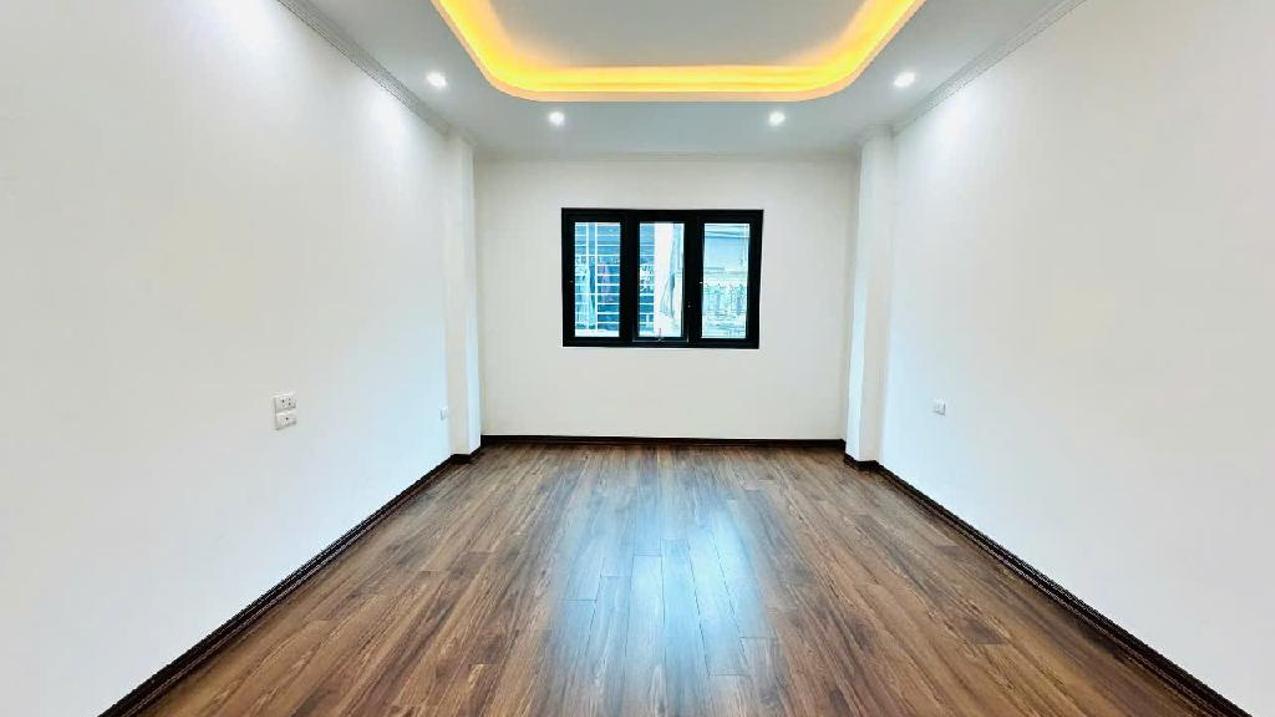 Bán nhà Định Công Thượng , Diện tích 35m2, 5 Tầng, Thang Máy, chỉ 20m ra mặt Phố
