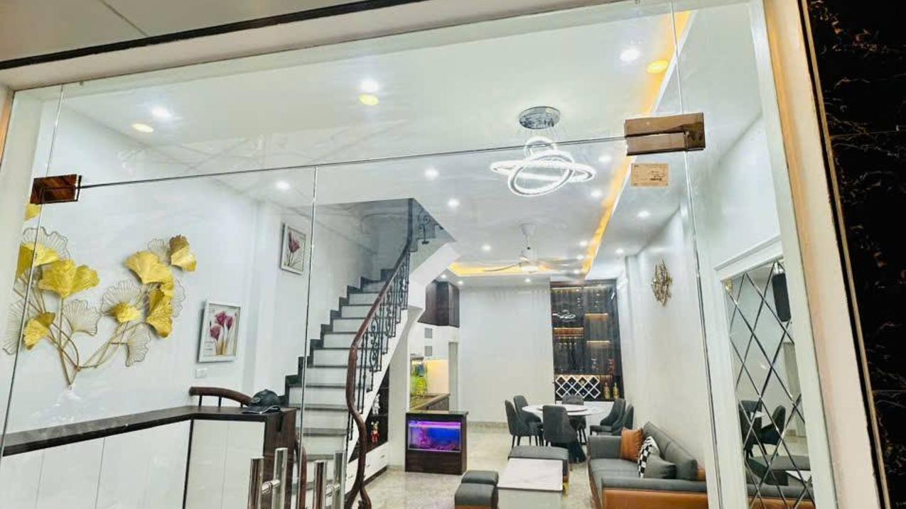 Bán nhà Phương Mai – ngõ rộng, ô tô sát nhà – 50m², mặt tiền 4.5m, giá 11 tỷ