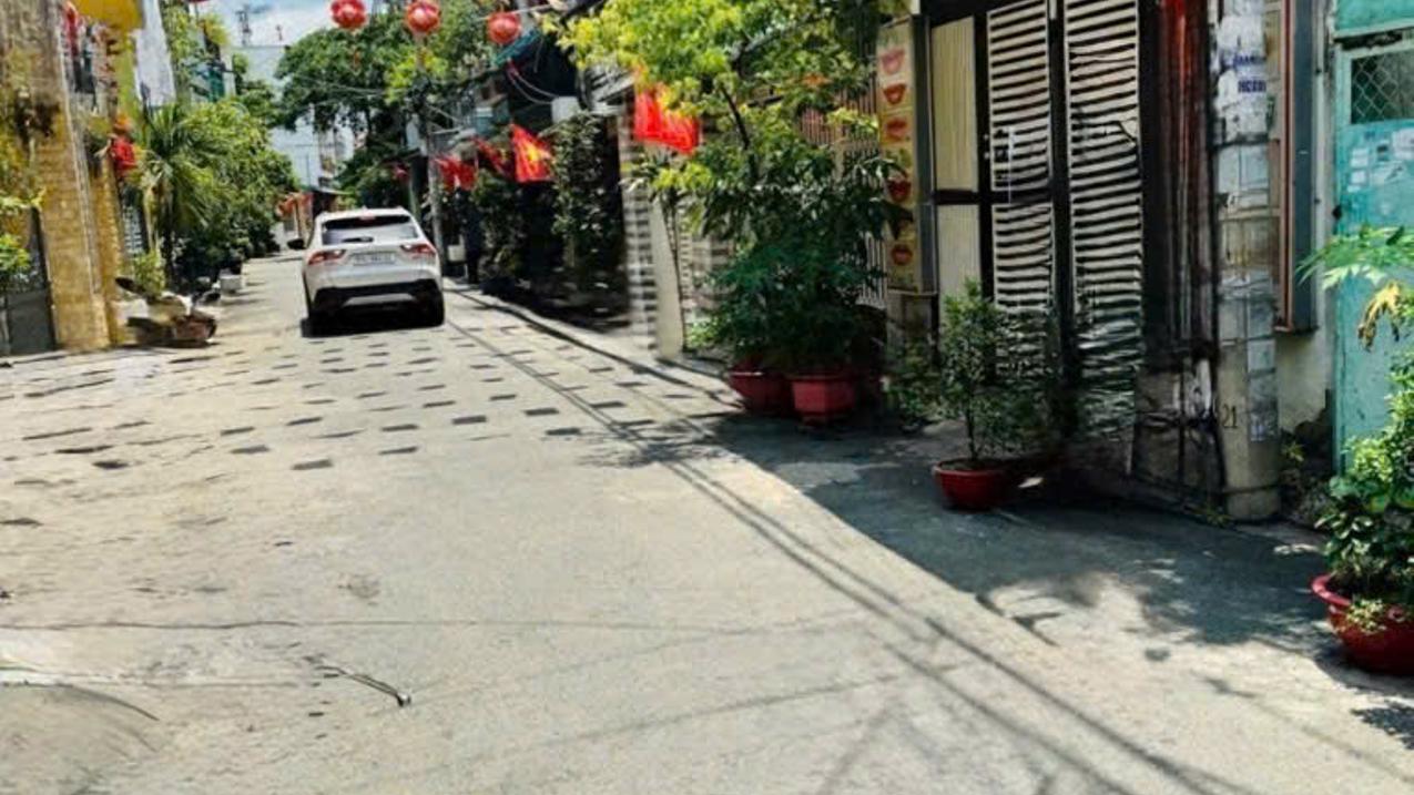 NHÀ BÁN HOÀ BÌNH HẺM 7M Ô TÔ NGỦ TRONG NHÀ 70M2 CHỈ 6,95 TỶ