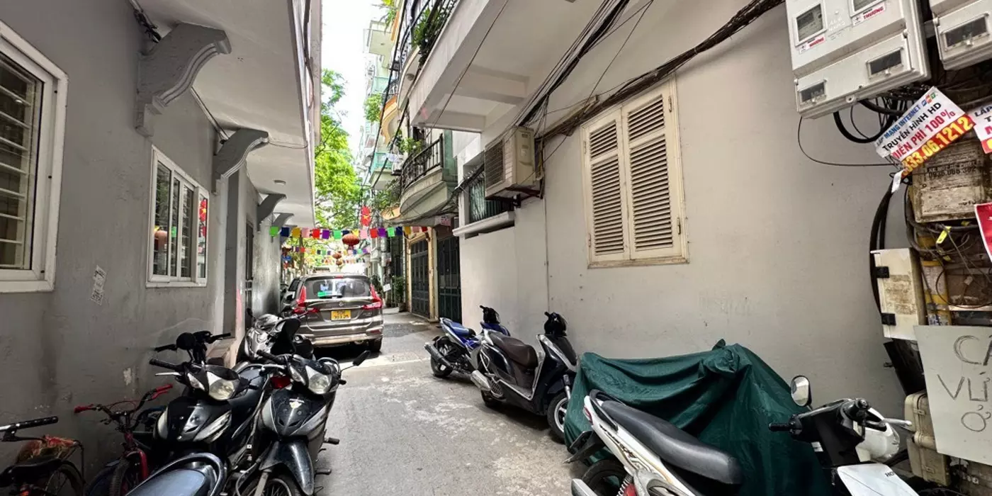 Nhà 36m2- 4 tầng, ngõ oto tránh tại Hoàng Hoa Thám, giá chỉ 6,8 tỷ.