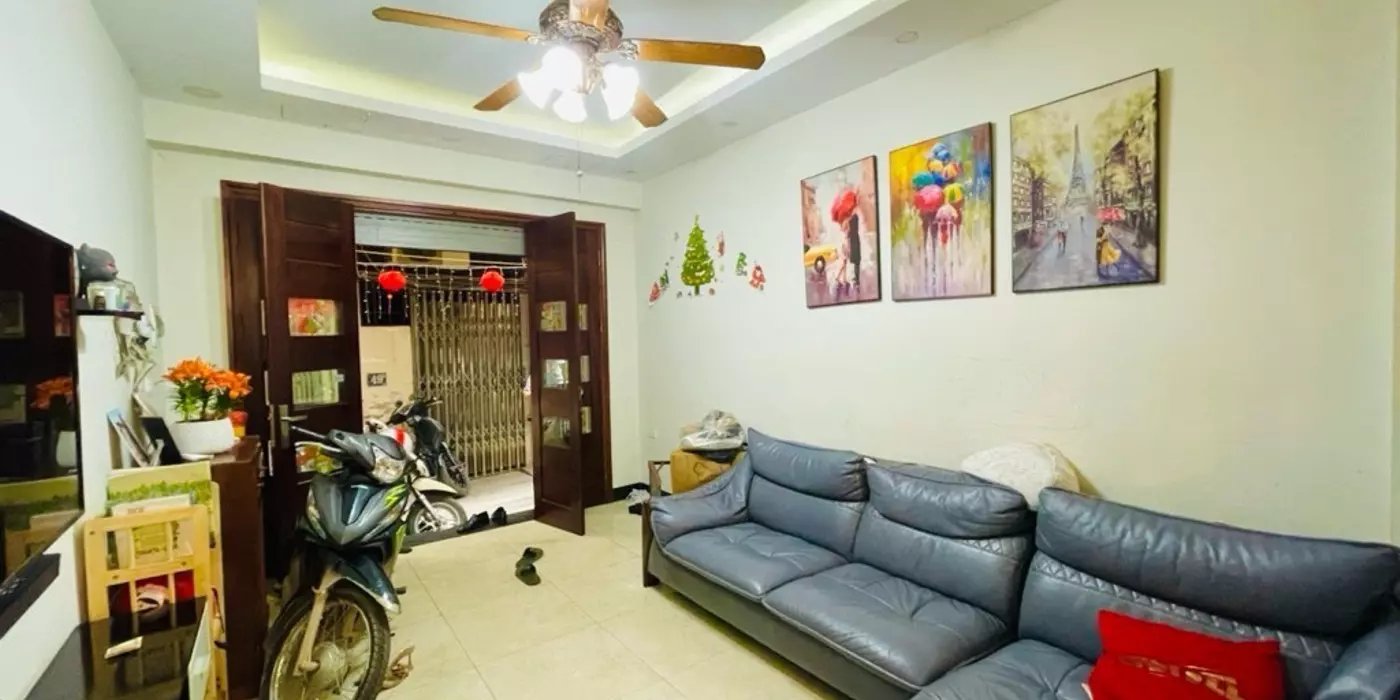 Nhà Hoàng Hoa Thám, 40m2- 5 tầng, lô góc, giá 6,5 tỷ.