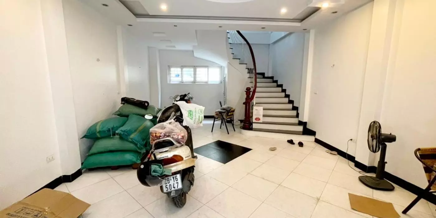 NHỈNH 5 TỶ - NHÀ CẦU GIẤY OTO ĐỖ CỬA, NGÕ THÔNG KINH DOANH, 40m 5T - DÂN XÂY, 3PN KHÉP KÍN