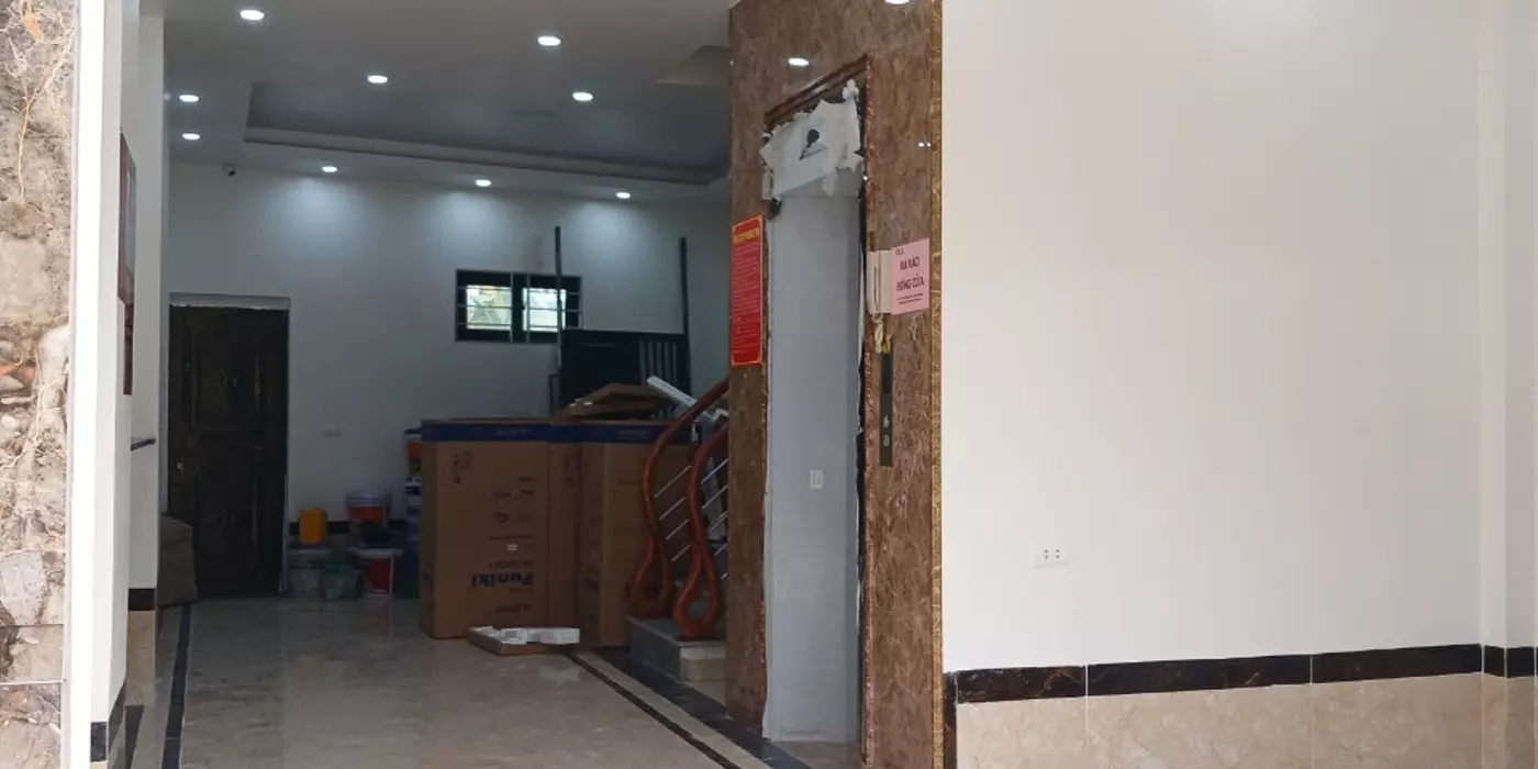 Cho thuê căn hộ khép kín,có thang máy,có gác xép. Nội thất đầy đủ. Giá ; 4 triệu / tháng.