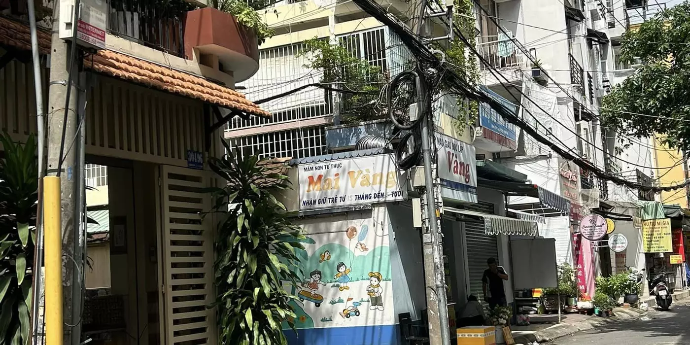 Bán nhà Phan Huy Ích, hẻm 6m xe hơi tránh, ngang đẹp , 70m2, 8.2 tỷ. Nhà đẹp ở luôn, khu dân trí