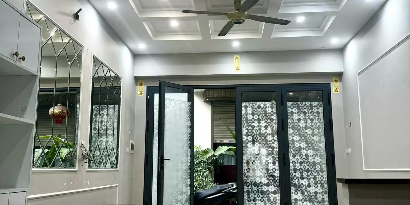 Bán nhà Hồng Tiến - 68m2 - 5T - 10,3 tỷ - nhà đẹp ,thang máy, ngõ ô tô thông