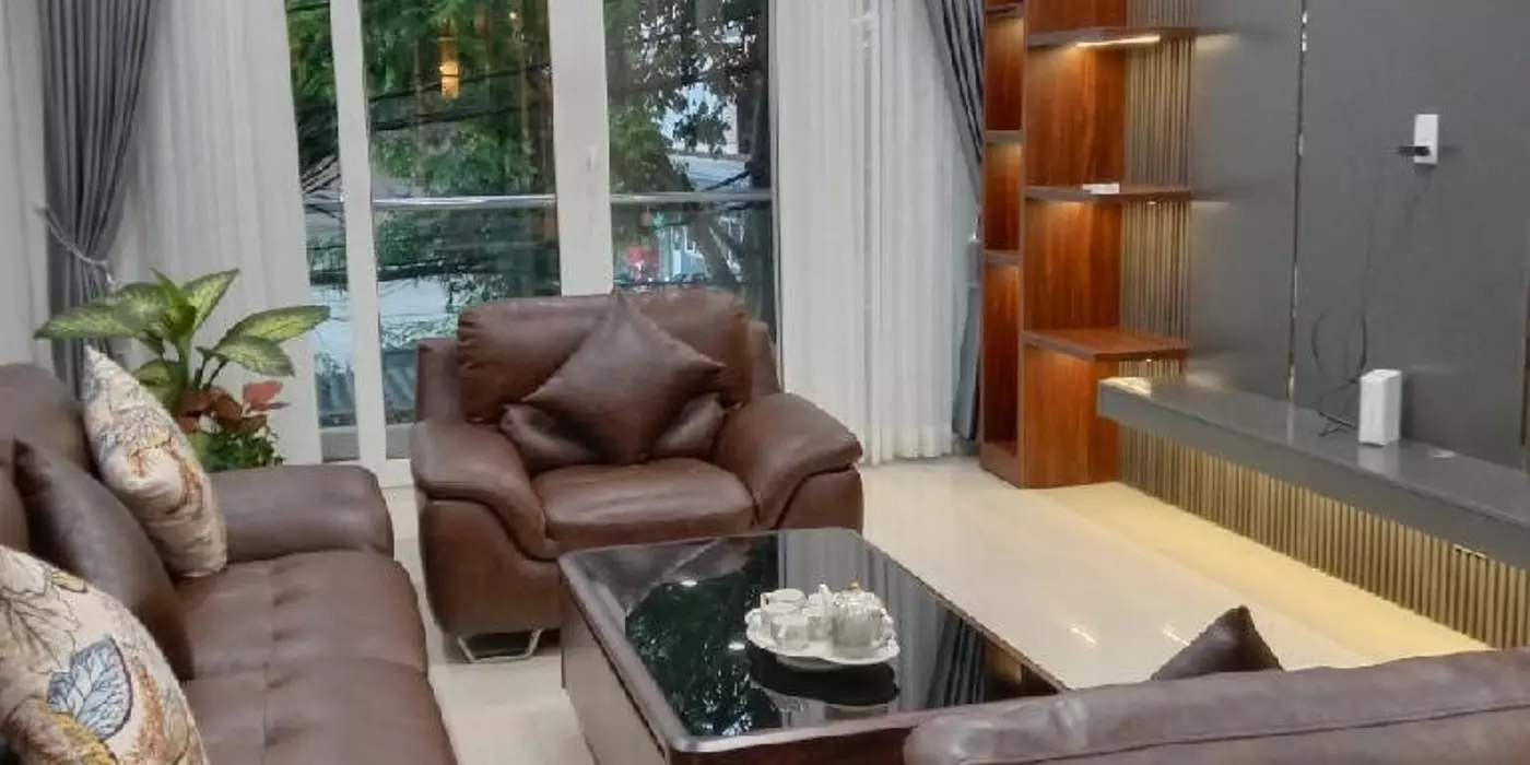 Bán nhà Lâm Du - 82m2 - 4T - 10,8 tỷ - ô tô thông, chờ thang máy, nội thất xịn sò