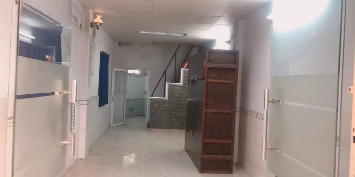 HẺM THÔNG BA GÁC TỚI NHÀ -SÁT MẶT TIỀN ĐƯỜNG, TRUNG TÂM CỦA SÀI GÒN NGAY NGÔ GIA TỰ HÒA HẢO. NHÀ