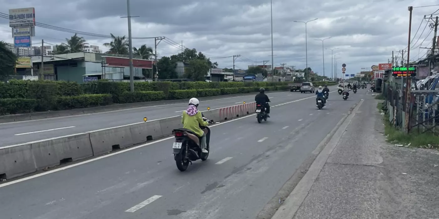 Bán mặt tiền 120x100m giá 450 tỷ Quốc Lộ 1 A, LH0919781159