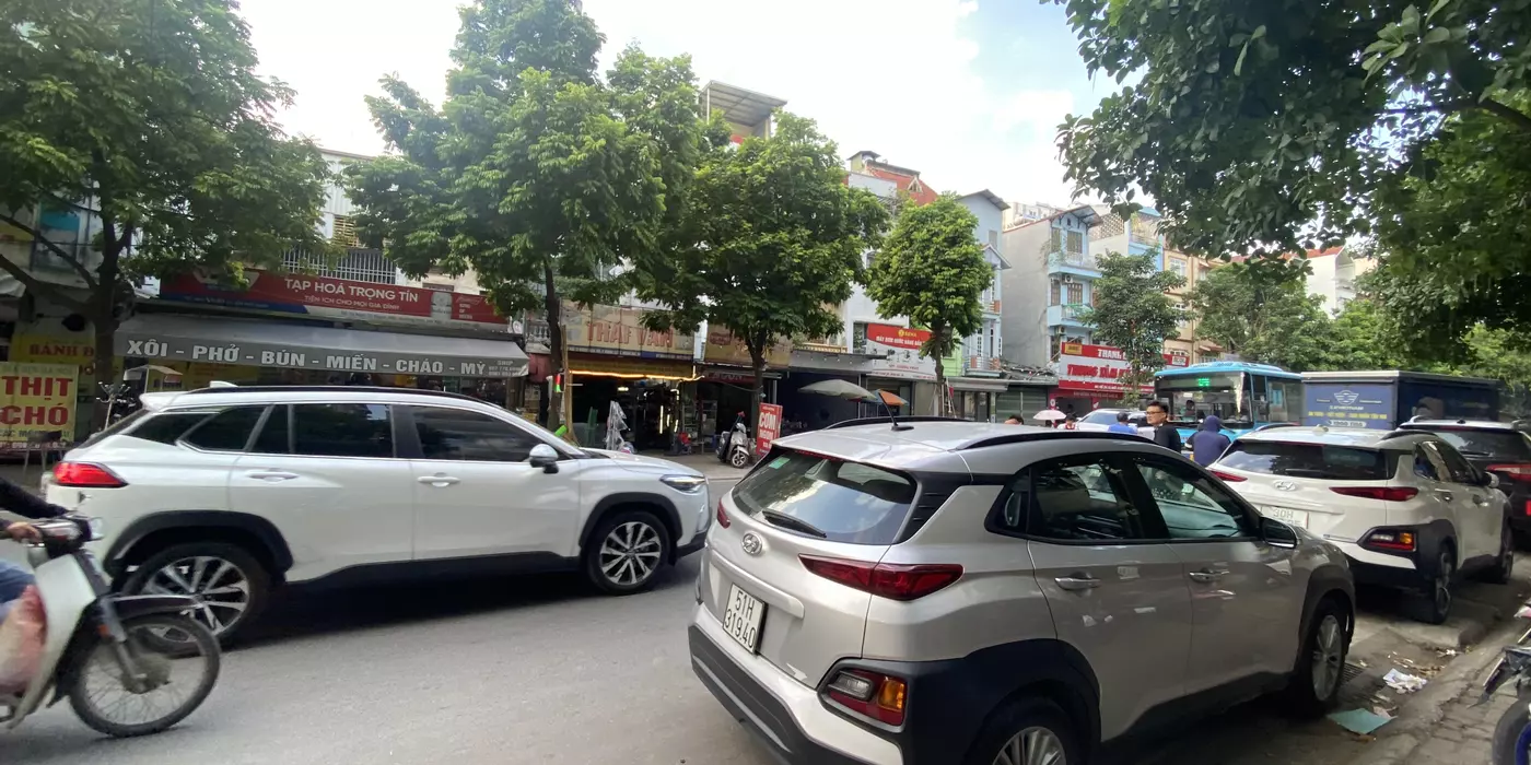 NHÀ PHỐ GIẢI PHÓNG NGAY BẾN XE Ở NGAY. GIÁ NGÂU