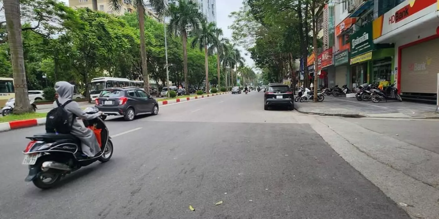 Liền kề Văn Quán 70 m  5 tâng phân lô vỉa hè ô tô chạy vòng quanh 14 tỷ hơn
