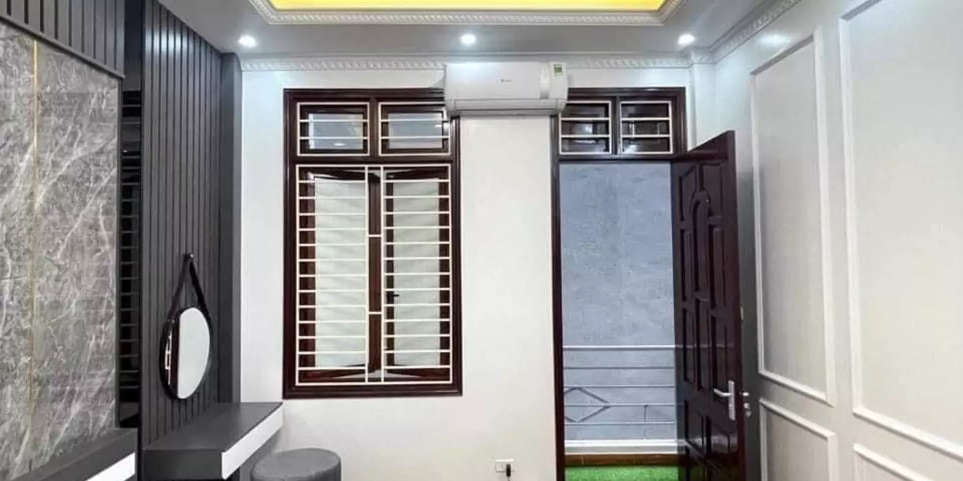 Chỉ hơn4  tỷ có nhà 30m 5 tầng  mới xây tặng full nội thất đẹp ở phố thuỵ khuê  vài bước ra hồ tây lộng gió .