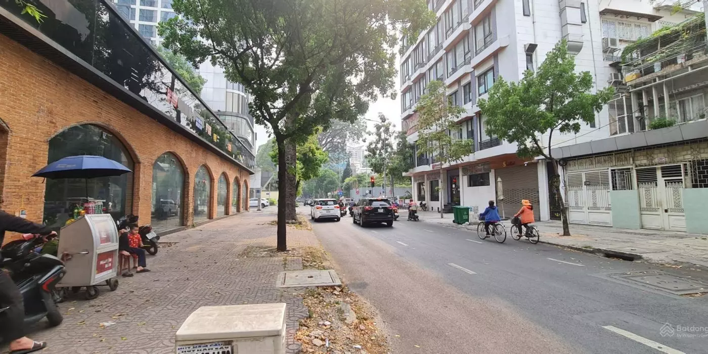 MT lớn, gần Hai Bà Trưng 120 BIS NGUYỄN ĐÌNH CHIỂU, ĐAKAO, QUẬN 1
