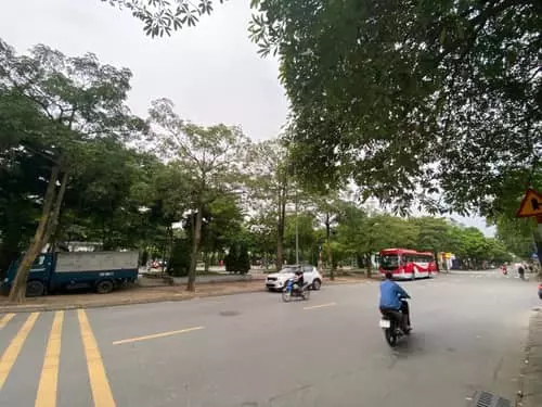 -HANG HÓT LONG BIÊN 6 tỷ 480 triêu .6 tầng thang máy ô tô vào nhà
-liên hệ e cường 083 2865 116