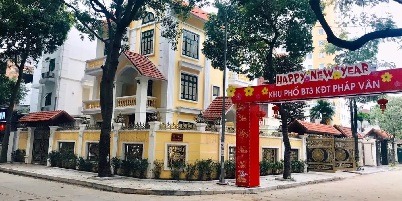 Bán biệt thự 14 Pháp Vân - 302m2, Mặt tiền 14m, 3 tầng, Giá chỉ nhỉnh 45 tỷ