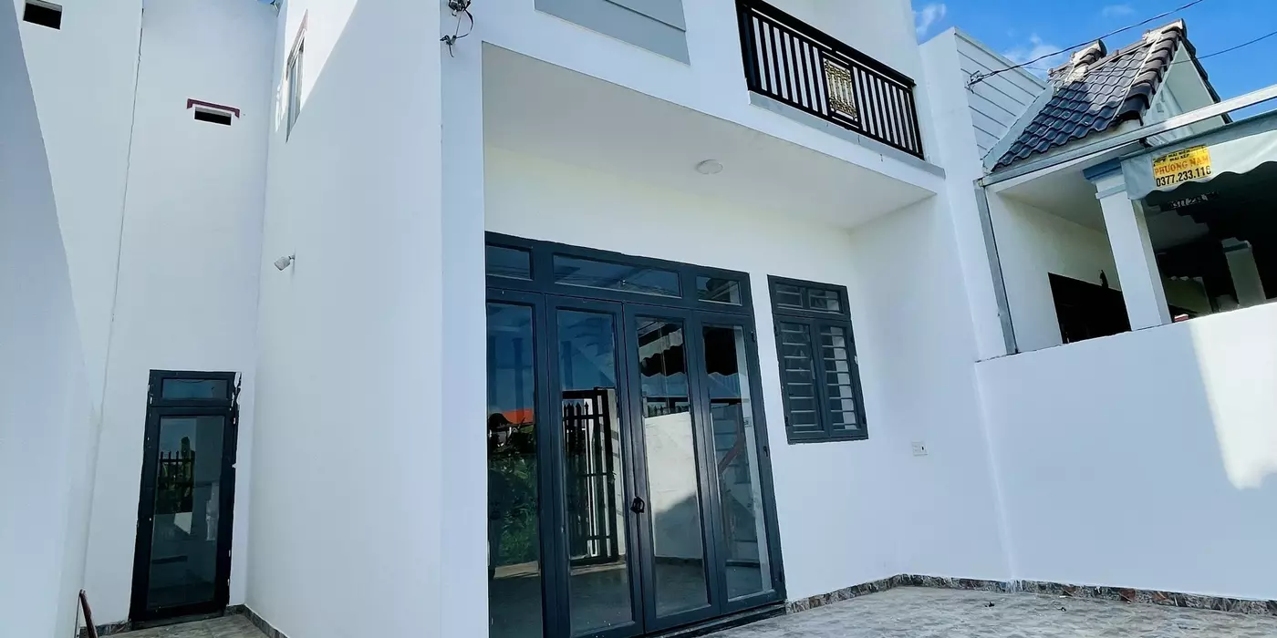 nhà lầu 6.5m x 15m sổ riêng thổ cư đường ô tô vào tận nhà
