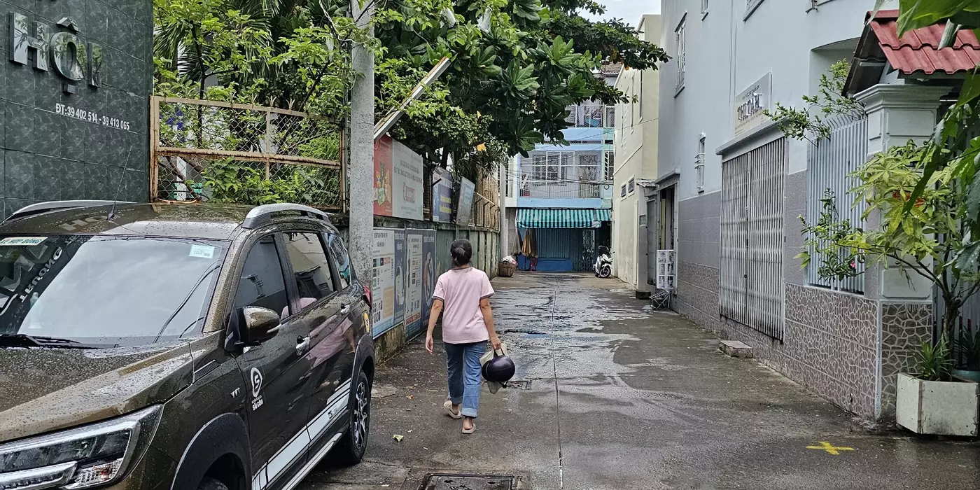 Ngang 3.5 x8.9 m hẻm xe hơi Q4 
Sát chợ 3 tấm chỉ 4 tỷ
