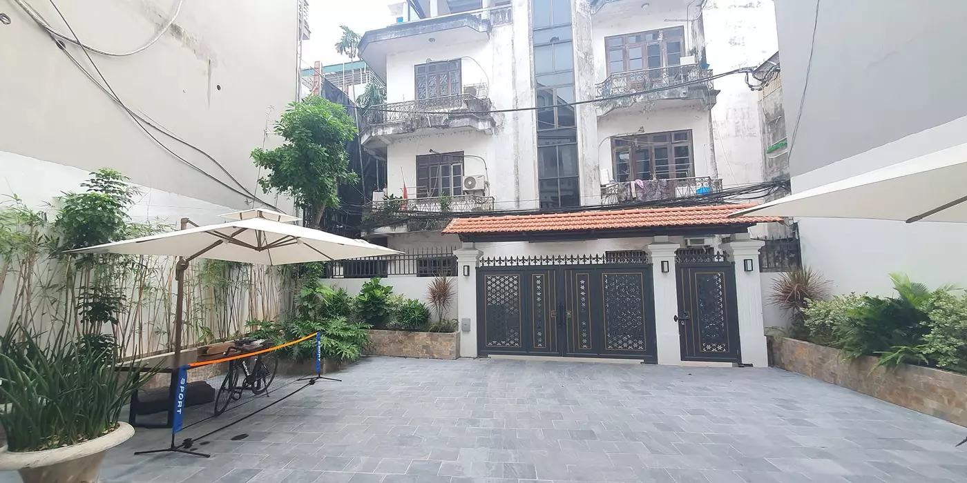 BÁN BIỆT THỰ HOA BẰNG - BIỆT THỰ CẦU GIẤY - CỰC HIẾM - NHÀ MẶT TIỀN  KHỦNG - Ô TÔ VÀO NHÀ - SÁT