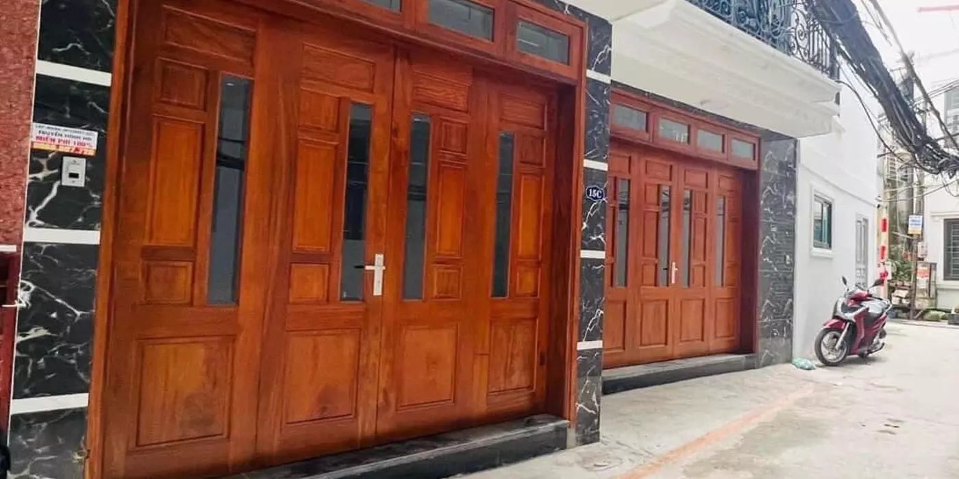 Bán nhà phố Xuân La DT 33m2,6 tầng, 3,3m MT. nhà đẹp ở luôn.