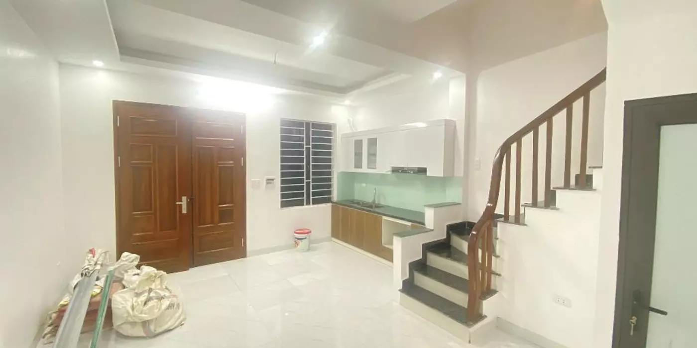 Bán nhà 5 tầng Hoàng Liên,đường Liên Mạc ô tô đỗ cổng hơn 3 tỷ .