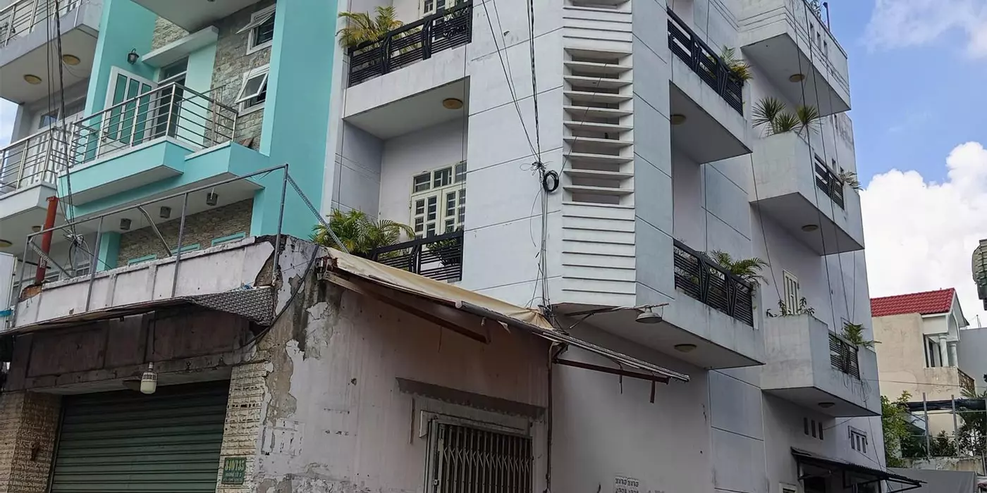 NÓNG NÓNG - NHỈNH HƠN 5 TỶ - 74M2(4x18) - LÔ GÓC 2 MẶT VỪA Ở VỪA KINH DOANH - 4 TẦNG SÂN THƯỢNG -