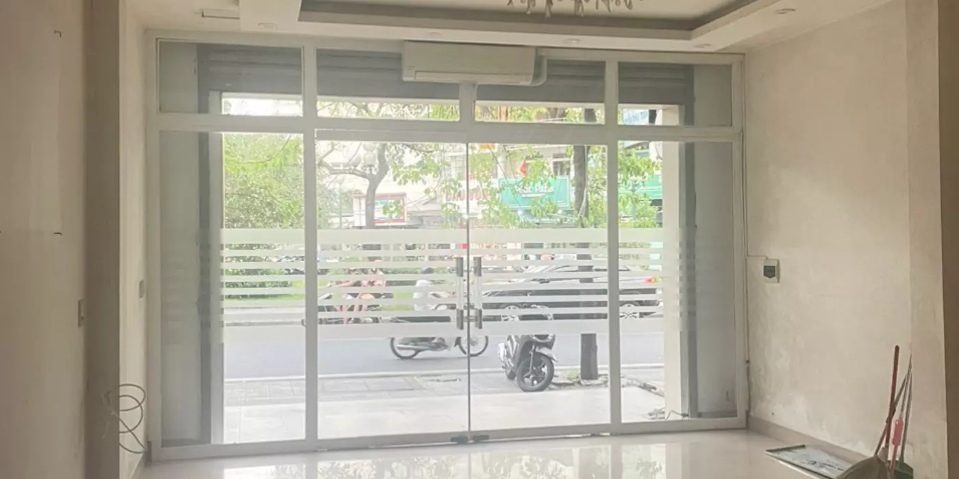 CHO THUÊ NHÀ MẶT TIỀN ĐẦU ĐƯỜNG PHAN BỘI CHÂU - Cạnh Nguyễn Huệ