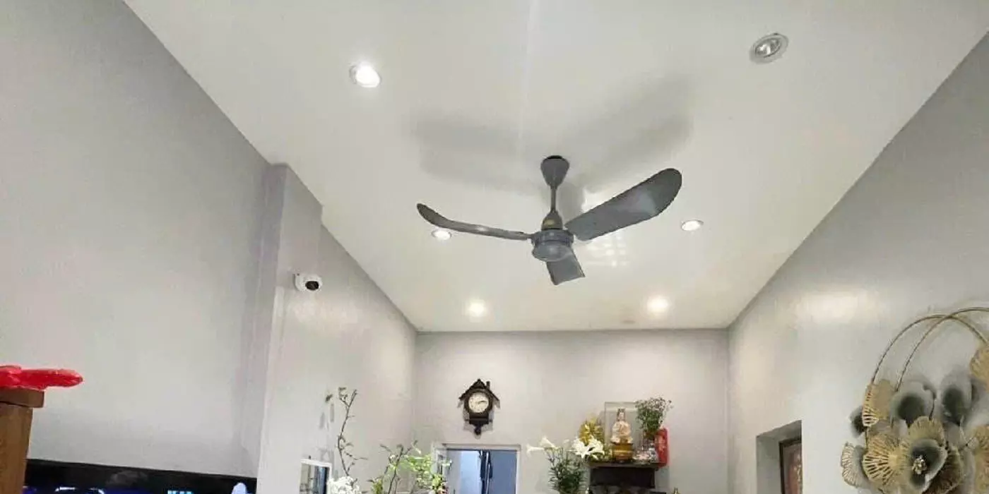 Ngã 5 Ô Chợ Dừa,  2 ngoặt tổng 50m ra tới đường Khâm Thiên. Sổ 27m2 - Hơn 4 Tỷ 1 xíu