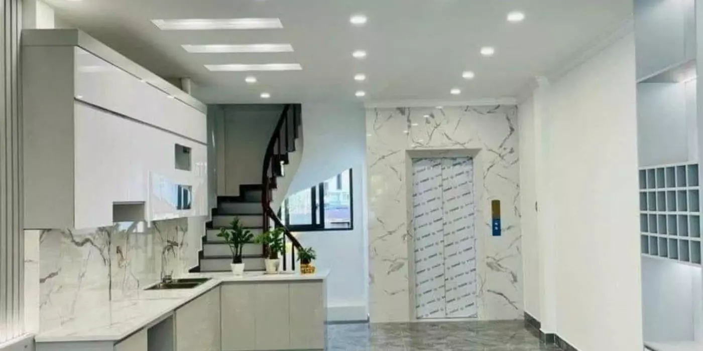 BÁN NHÀ HOÀNG QUỐC VIỆT, DT 40M2, THANG MÁY, GẦN PHỐ, Ở NGAY, CHỈ 10.5 TỶ