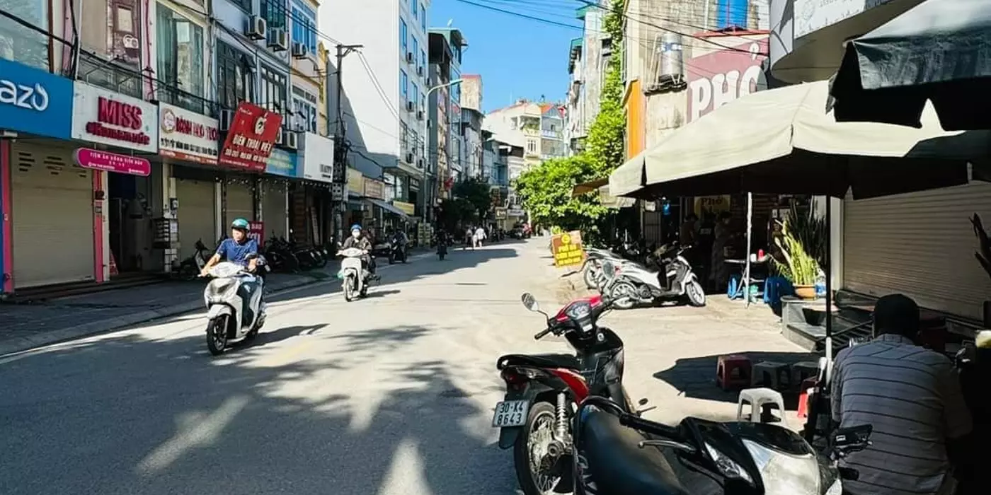 Bán nhà mặt phố Tam Khương, Đống Đa 62m, 5 tầng, mt 4.3m. Giá: 25.2 tỷ