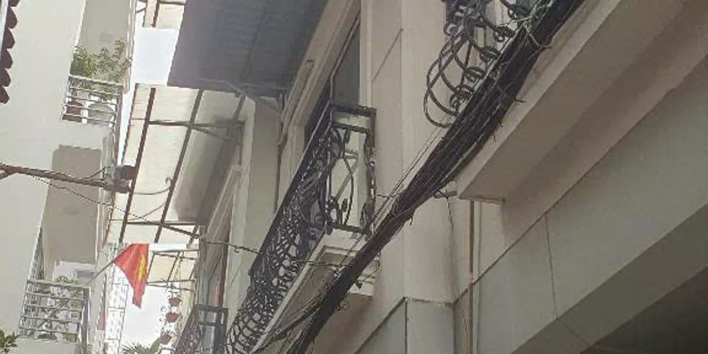 Nhà đẹp ở ngay, Ngọc Hồi ngay cạnh bến xe Nước Ngầm,34m2, 5 tầng 5.7 tỷ.