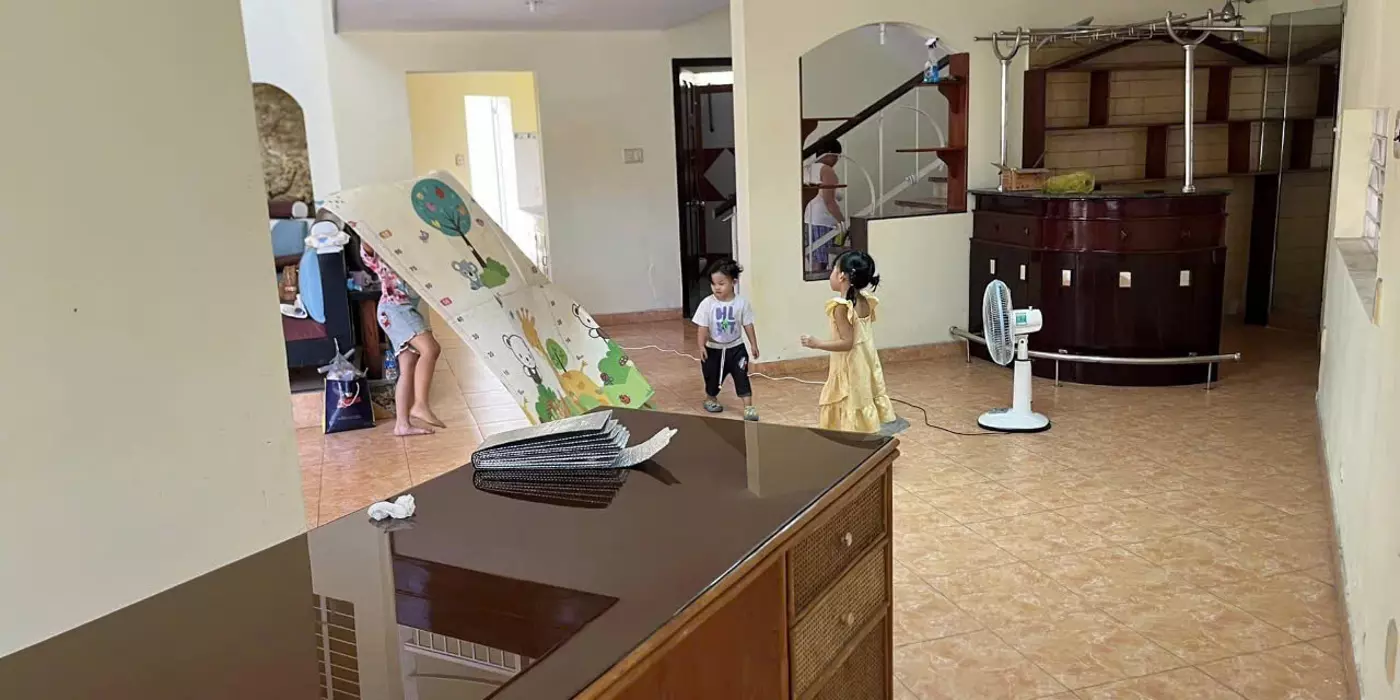 Cho thuê Villa sân vườn Thảo Điền 10x20 4PN 4WC đường xe hơi, đậu 2 xe thoải mái chỉ 30 triệu -