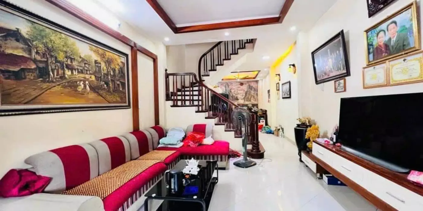 Bán Nhà Thuỵ Khuê  52m2-6,5tỷ-Lô Góc -Ngõ Nông 10m oto Đỗ -Dân Trí