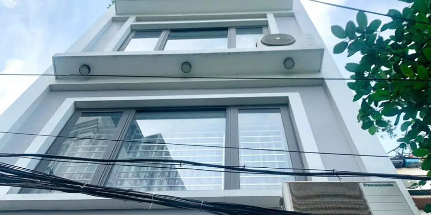 Bán Nhà Yên Hoà 40m2 - Nhỉnh 6 Tỷ - 20m ra ngõ ô tô tránh - 6 tầng đủ công năng - Full nội thất