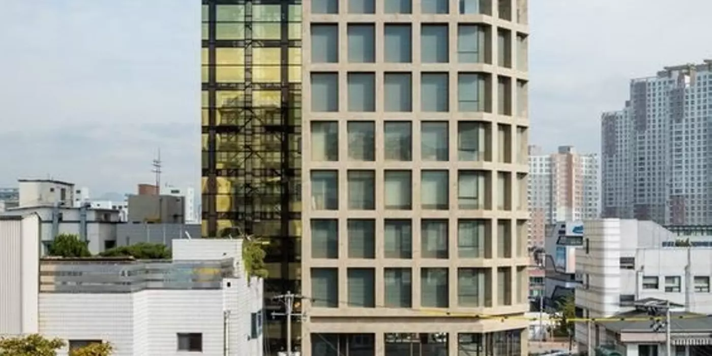 Building cỡ nhỏ – Quán Thánh – 283m2 – 4 tầng – 12.5m mặt tiền – 113 tỷ.