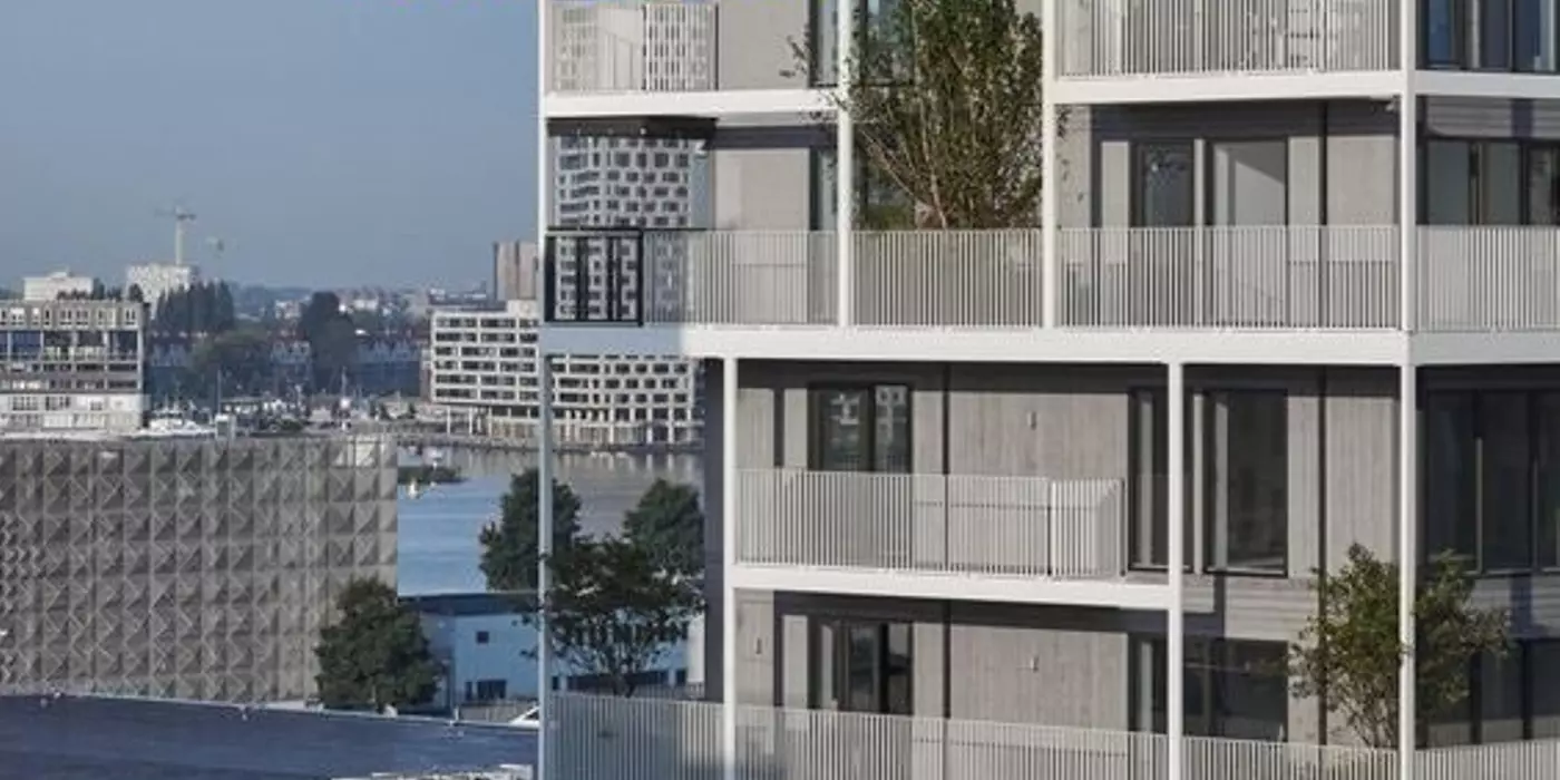 “Building cỡ nhỏ” – gần hồ Trúc Bạch - 217m2 – 11 tầng – Dòng tiền 7.2  tỷ/năm.