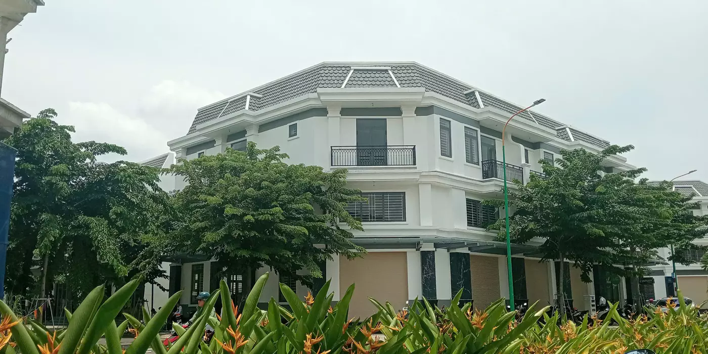 Đất nền : chỉ 𝟏.𝟑 tỷ. -Nhà phố xây sẵn: 𝟐 tỷ (1 trệt 1 lầu) - Diện tích đa dạng: