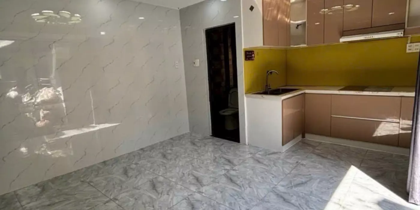 NHÀ NỚI XÂY NGANG 5 M GIÁ HƠN 2 TỶ Q4
SỔ HỒNG VUÔNG