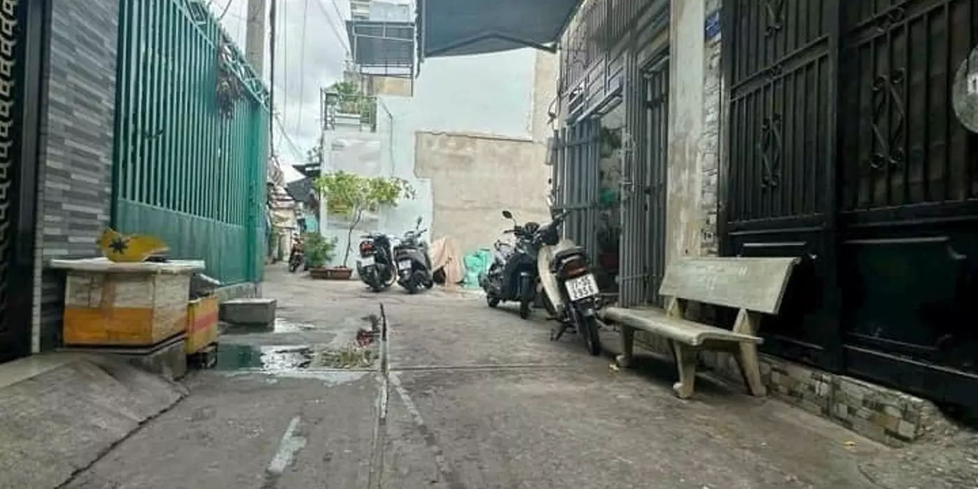 Bán nhà HXH thông ngay Miếu Bình Đông, ngã tư 4 Xã. Nhà 2 tầng BTCT, 48m2. Khu an ninh yên tĩnh.